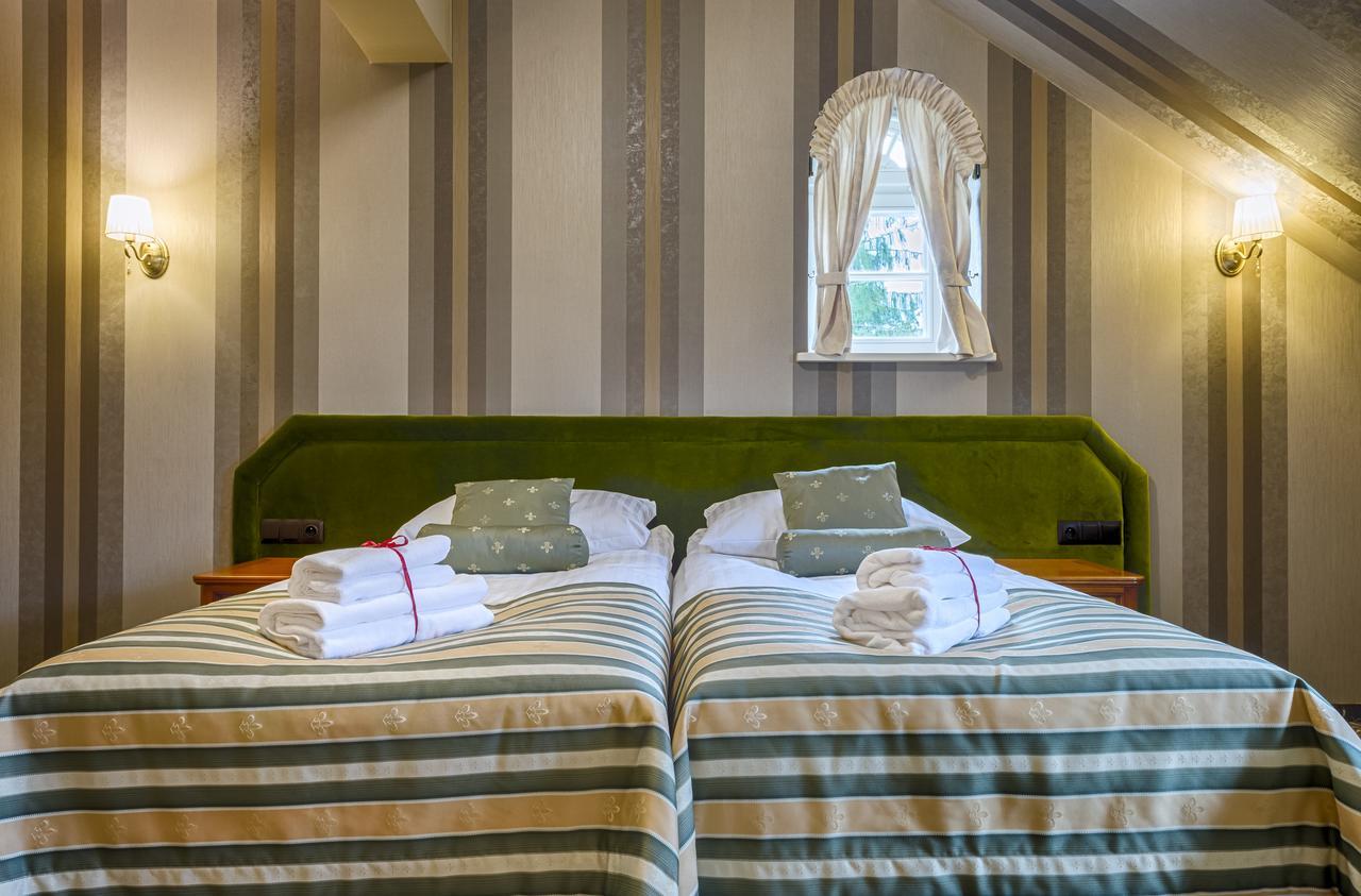 Hotel Dwor Fijewo Ґолюб-Добжинь Екстер'єр фото